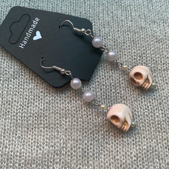 💀 Handmade Skull & Pearl Beaded Bracelet and Earrings Set - Picture 6 of 11
